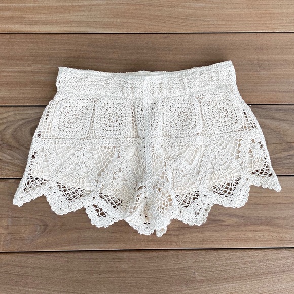 Surf Gypsy Crocheted Shorts, Size Medium - Picture 5 of 11
